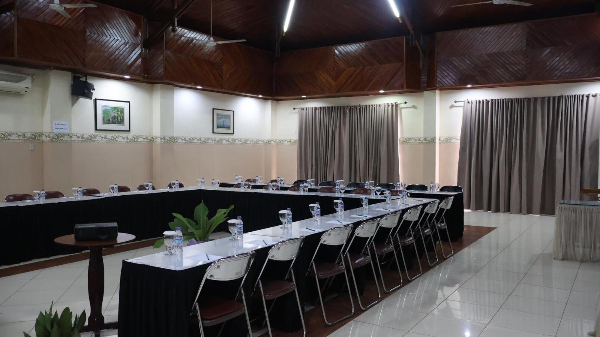 Nikita Hotel Bukittinggi Bagian luar foto
