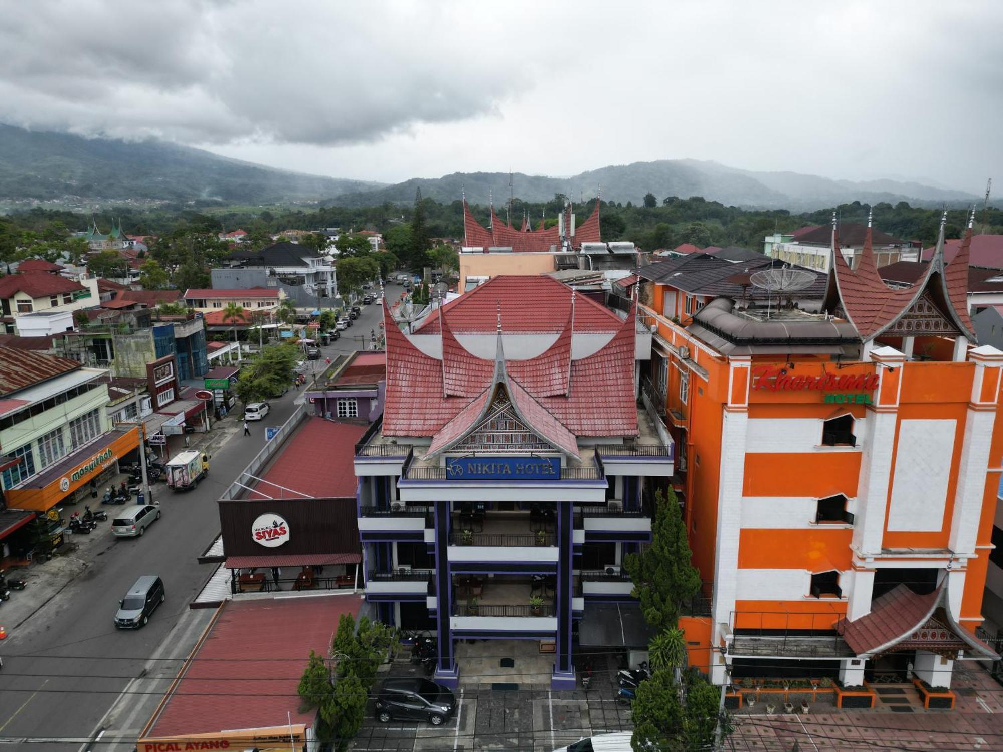 Nikita Hotel Bukittinggi Bagian luar foto